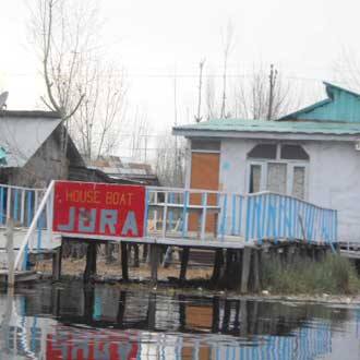 Jura Houseboat, Srinagar 3